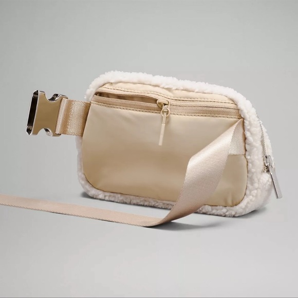 Lululemon Belt Bag - Picture 4 of 6